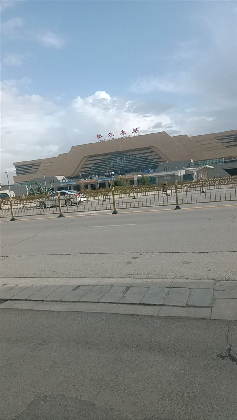 格尔木回诺木洪的朋友有了联系我车在河东市场门口19997474162